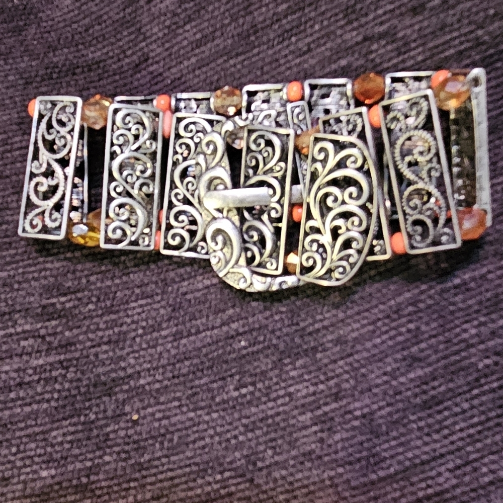 Elegent And Fun Belt Design Silver Beaded Braclwt